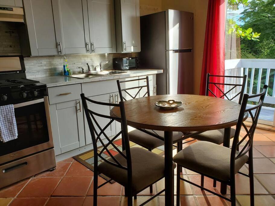The Cottage At Villa Indigo 샬롯아말리에 외부 사진
